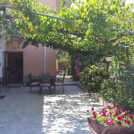 Guesthouse Familija Tariba Supetarska Draga Exterior foto