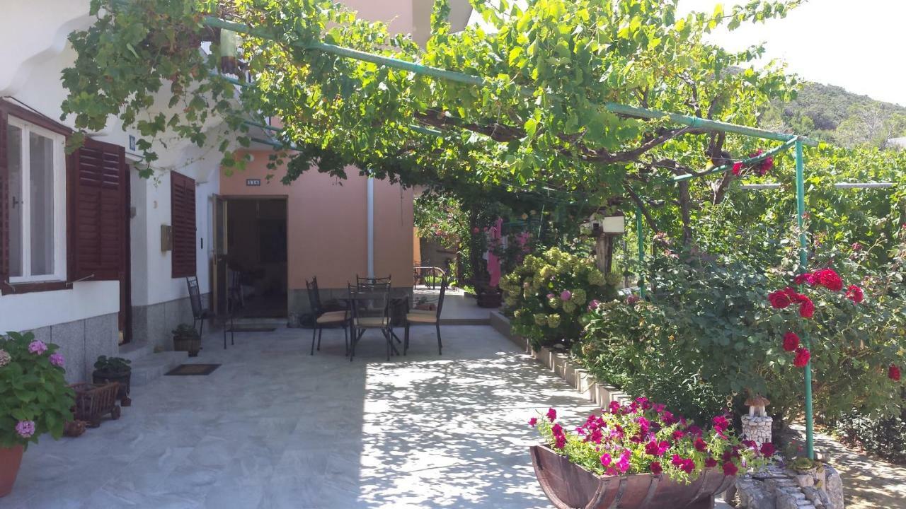 Guesthouse Familija Tariba Supetarska Draga Exterior foto