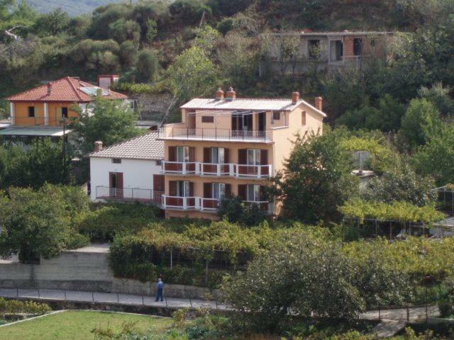 Guesthouse Familija Tariba Supetarska Draga Exterior foto
